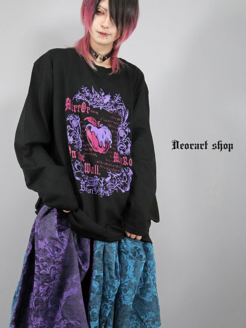 Dark Apple - Oversized T-Shirt
