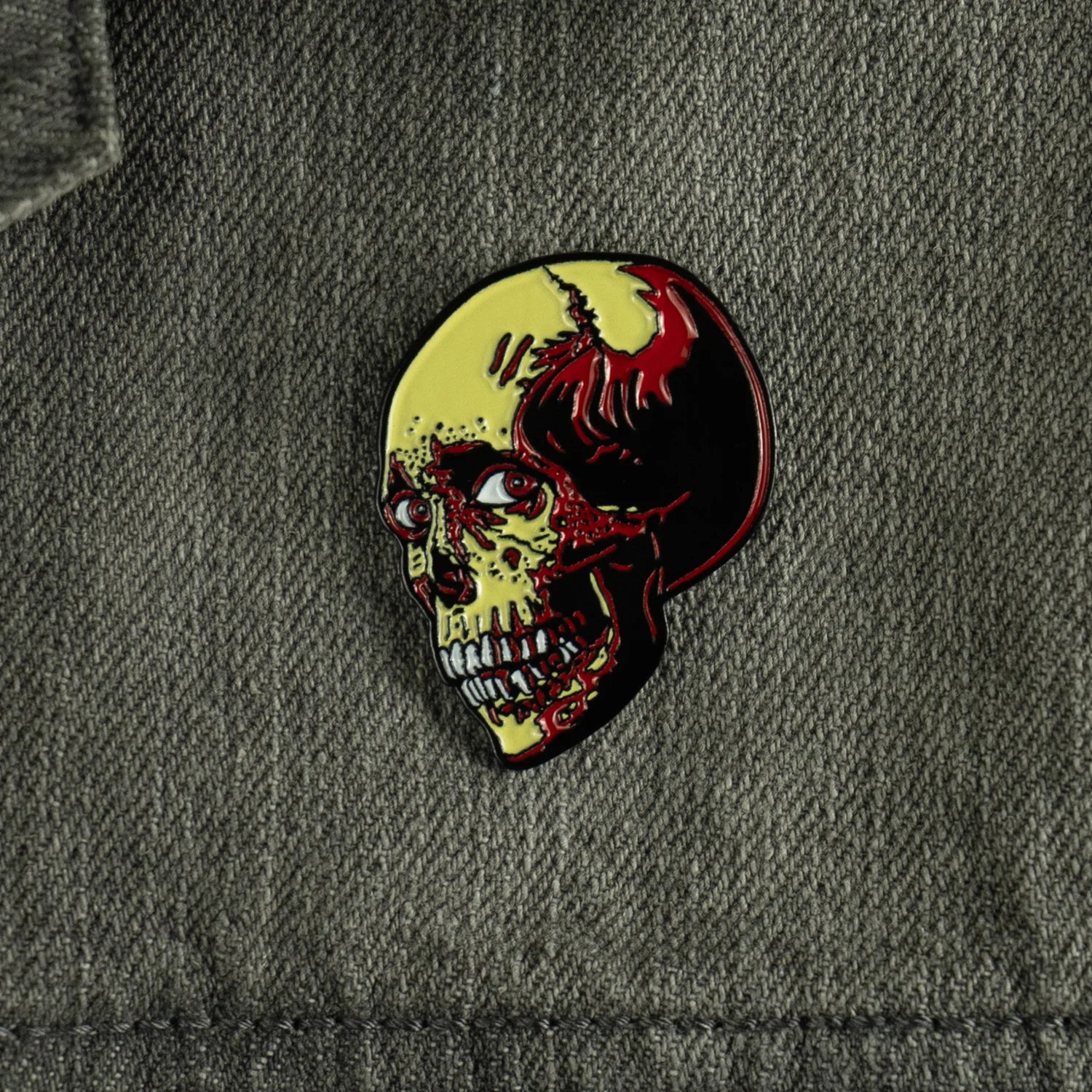 EVIL DEAD 2 - Poster Skull ENAMEL PIN