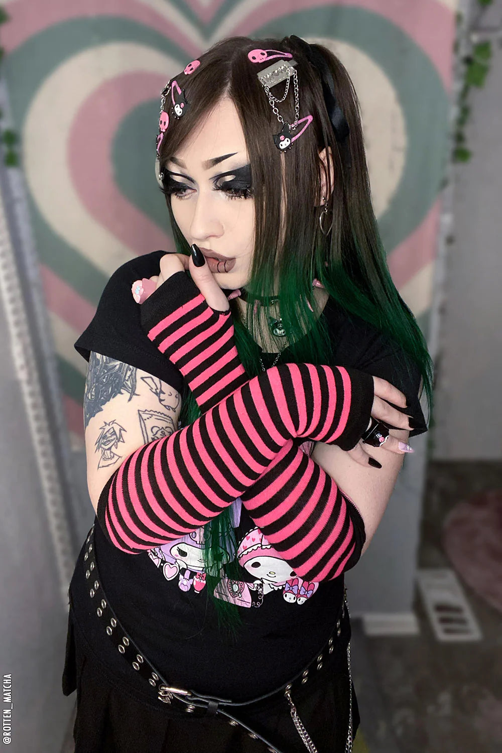 Emo Striped Arm Warmers - Black/Hot Pink