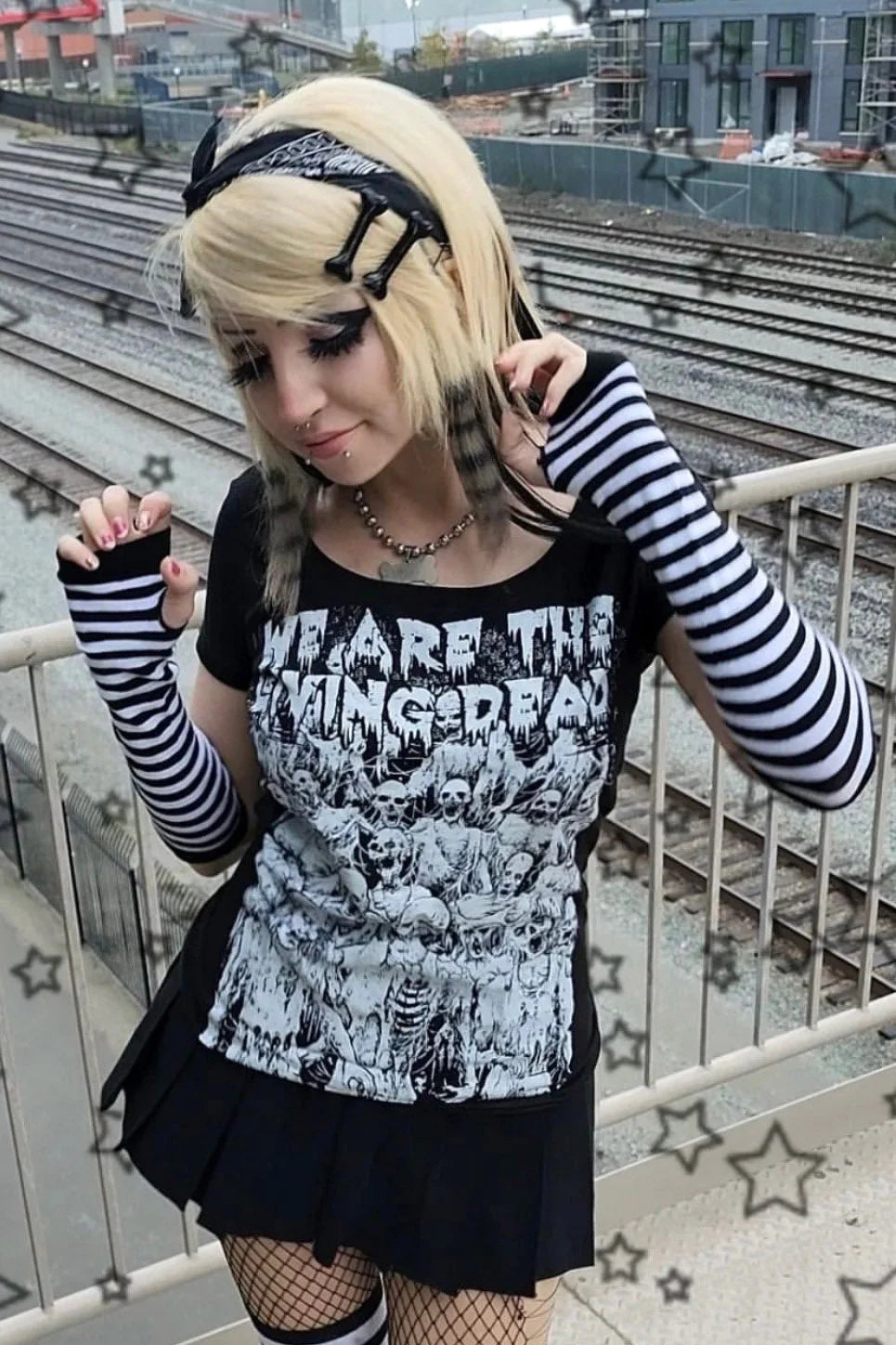 Emo Striped Arm Warmers - Black/White