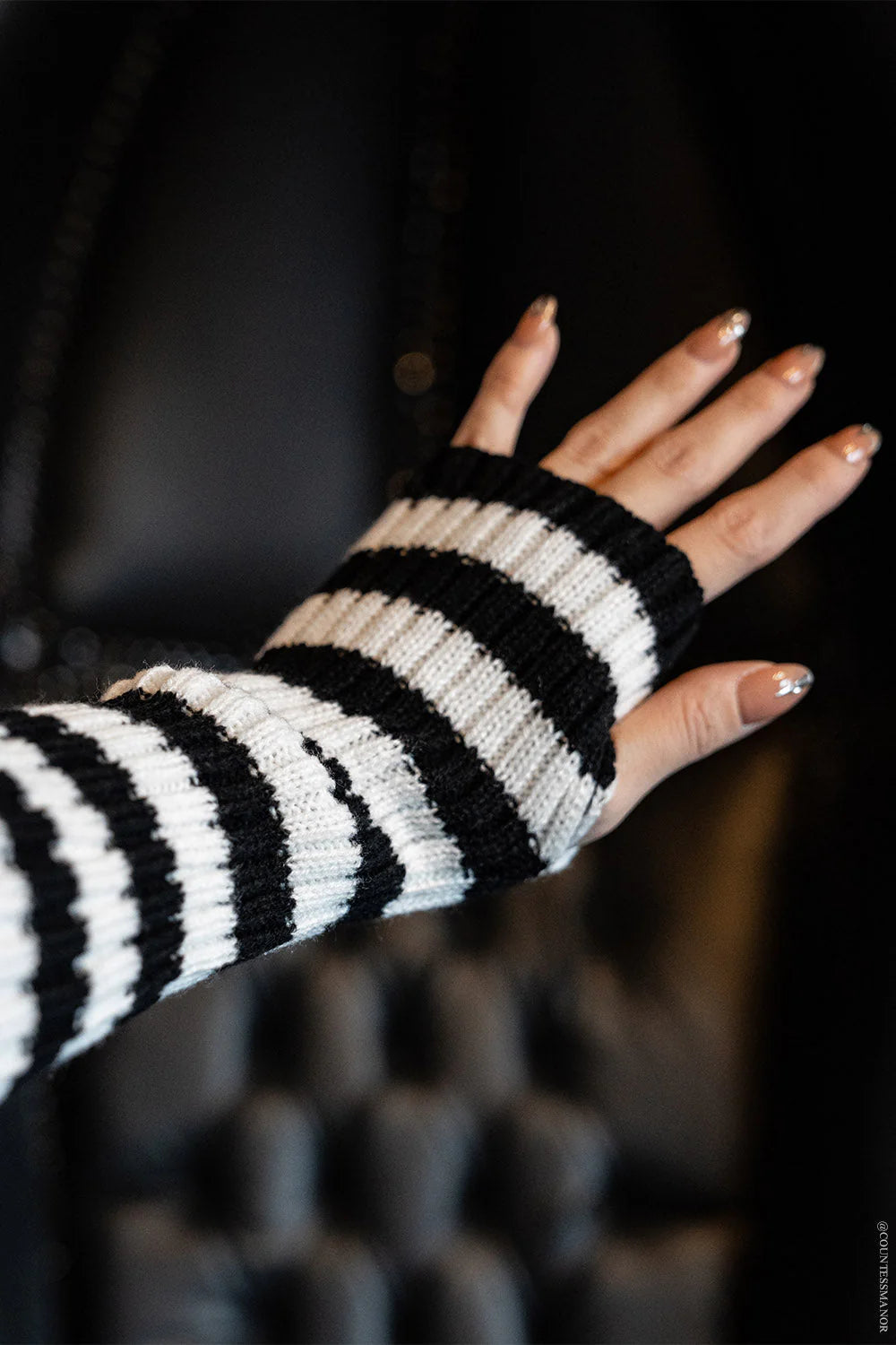 Spooky Striped Arm Warmers - Black/White