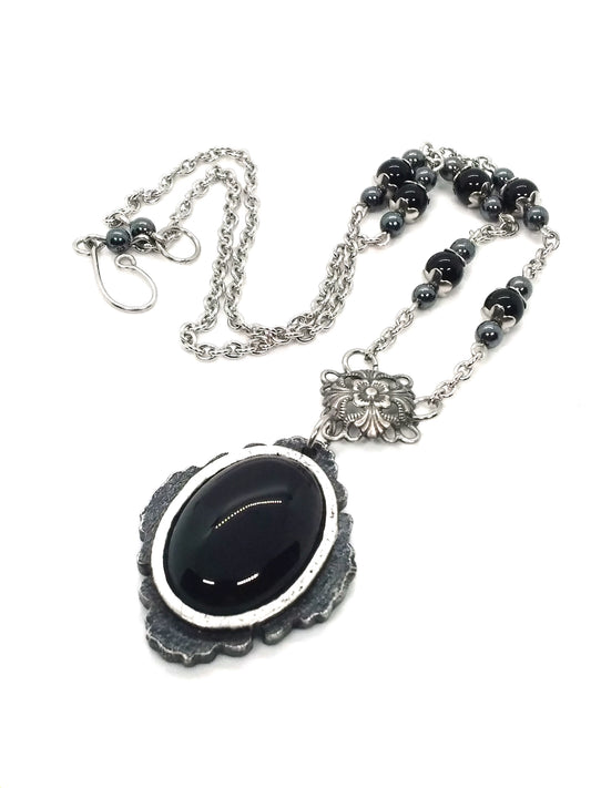 Vampiric Amulet Necklace - Onyx