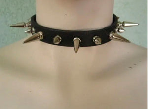 Choker with Long and Short Spikes