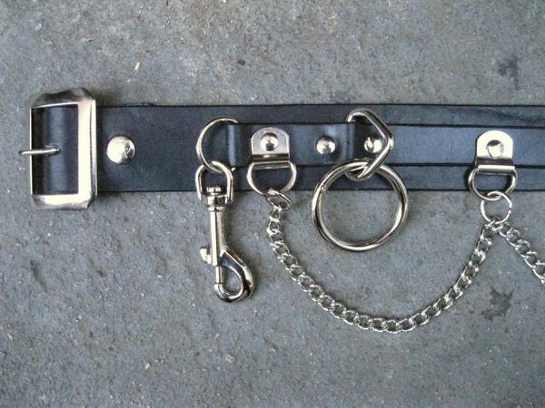 Five Ring Bondage Leather Belt with Chain