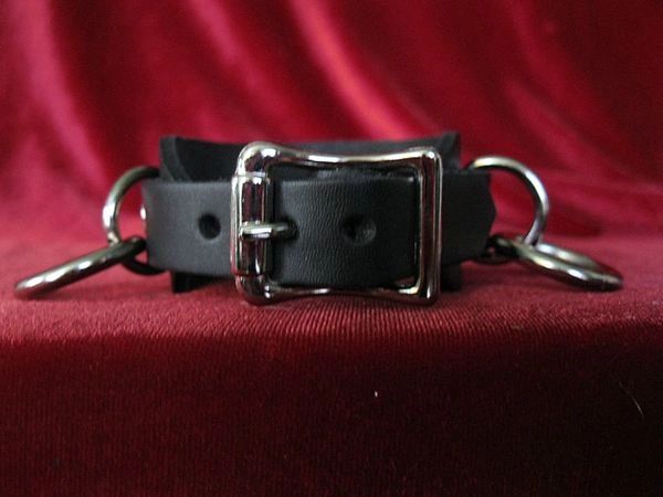Wristband with Three Rings and Chain